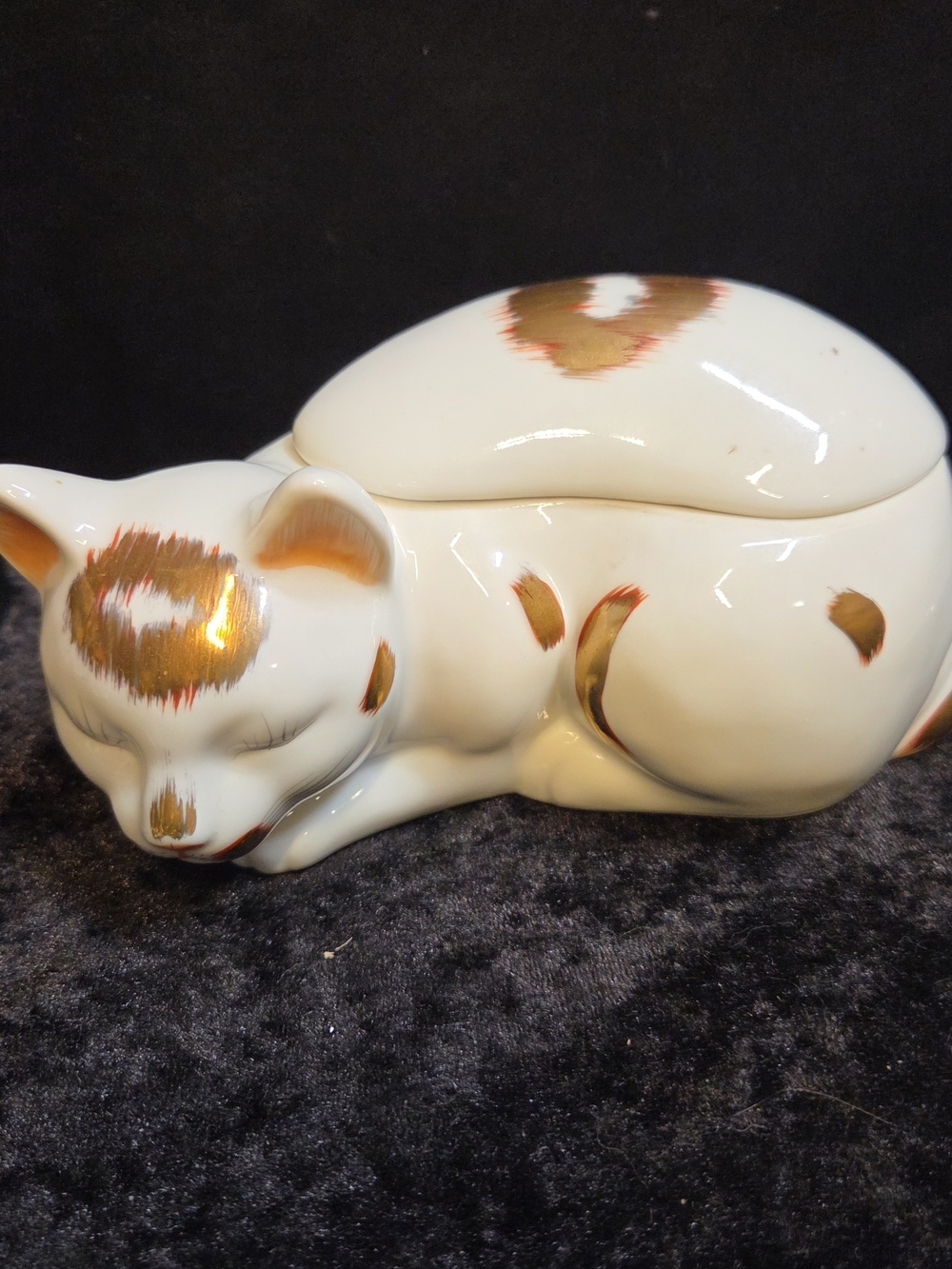 Vintage Andrea by Sadek Sleeping Cat Trinket Box Gold Painted Numbered 5516